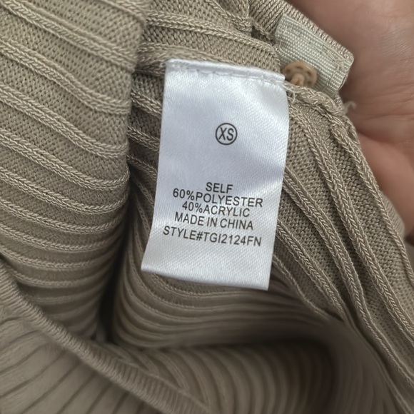 Turtleneck - Picture 3 of 4